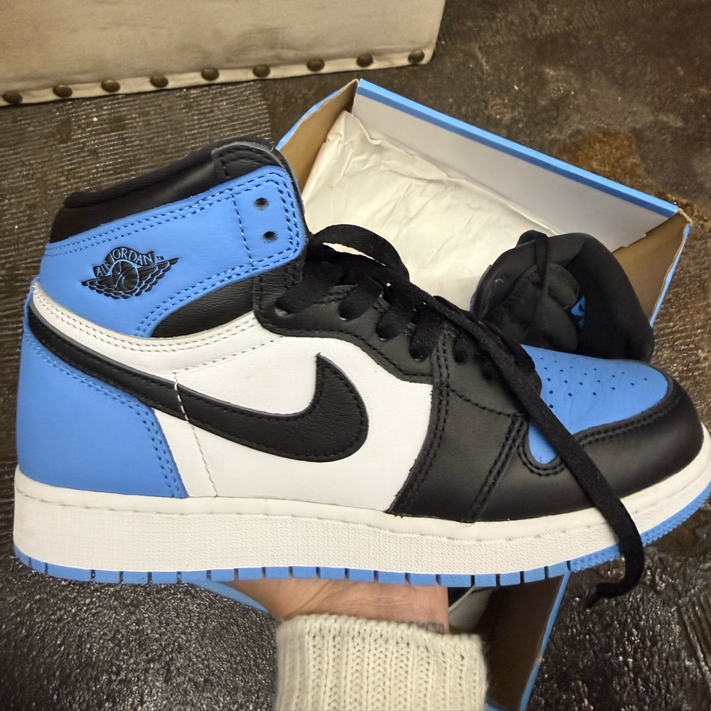 Nike Jordan Kids/Women’s Sneakers Black White Blue